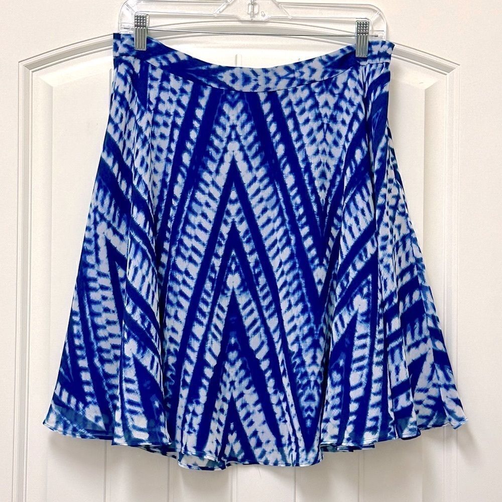 🔴2 for 40🔴 Calvin Klein skirt blue and white geometric print size 10